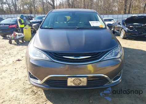 2018 Chrysler Pacifica Hybrid Touring Plus z USA, uszkodzony, nr VIN 2C4RC1H73JR158281